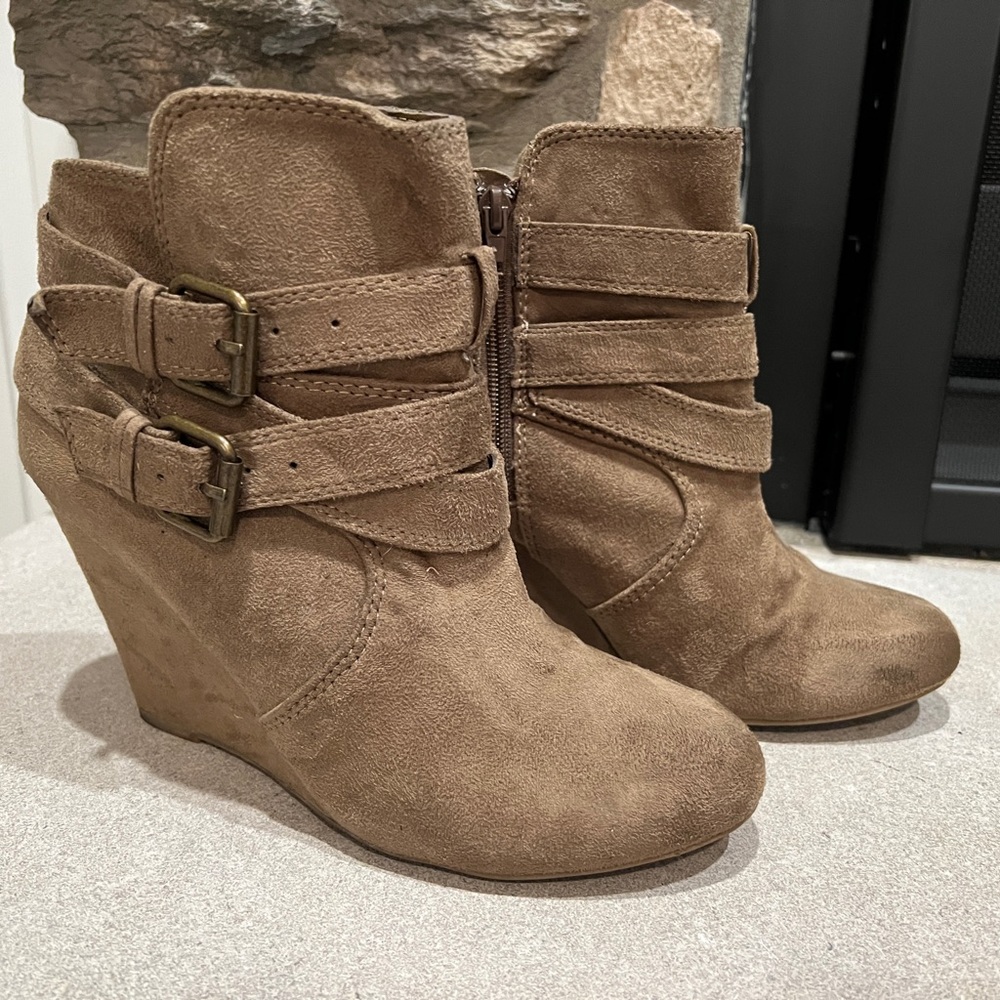 Nine West Tan Suede Wedge Zip-up Booties Buckles & Straps Size 8.5